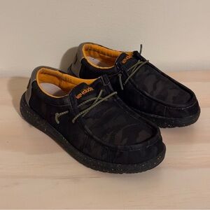 Hey Dude Youth Wally Slip On Everyday Shoes Orange Camo Size Y5/L6 Lightweight